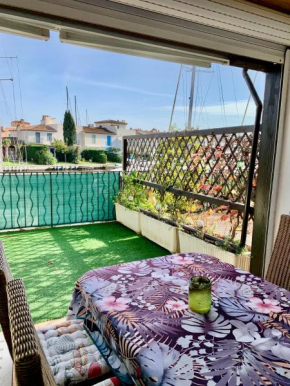 Appartement rue de l'amarrage à PORT GRIMAUD avec Terrasse vue canaux et garage